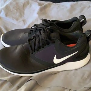 Women’s Nike lunar solo tennis shoes size 10